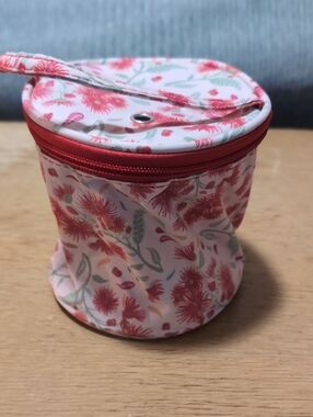 Floral Pink Round Zipper Pouch